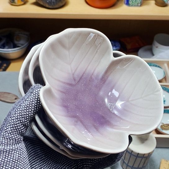 瓷片新年快乐。天天开心