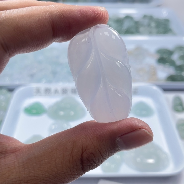 翡翠未镶嵌颈饰叶子