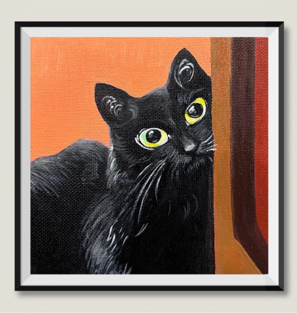 藏在门后的小黑猫