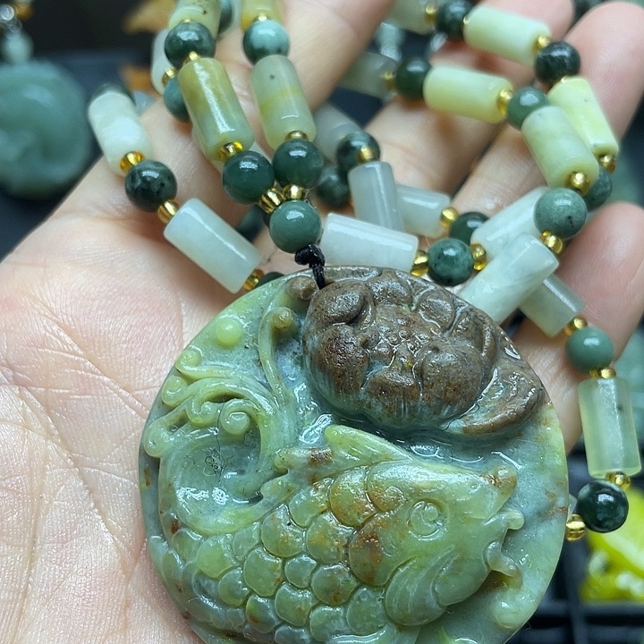 未镶嵌蛇纹石玉颈饰