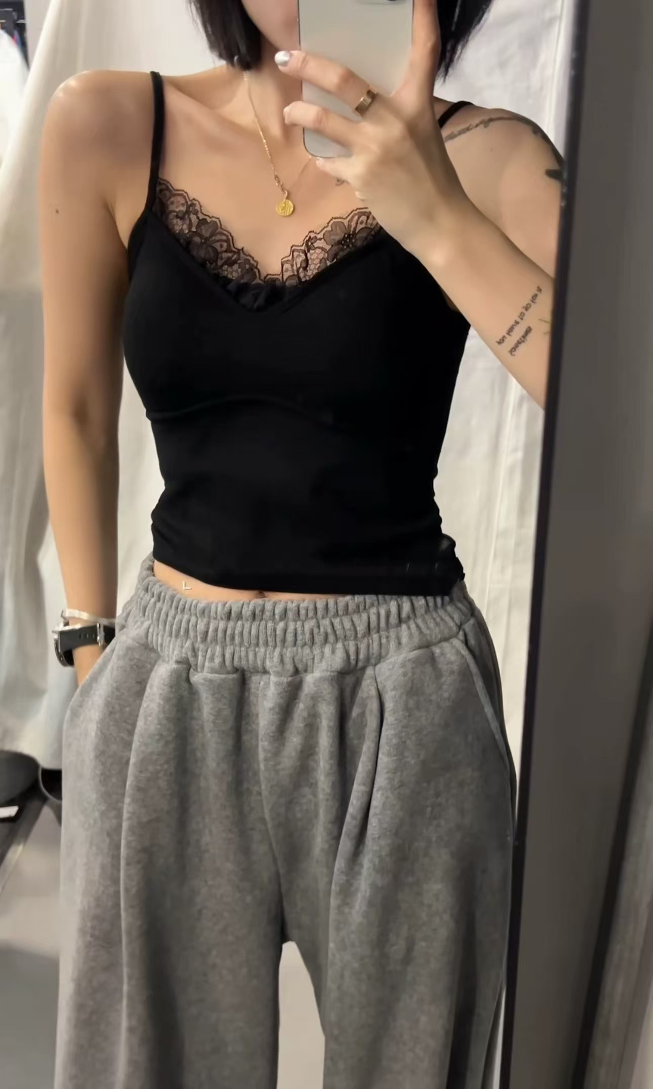 蕾丝吊带美背上衣