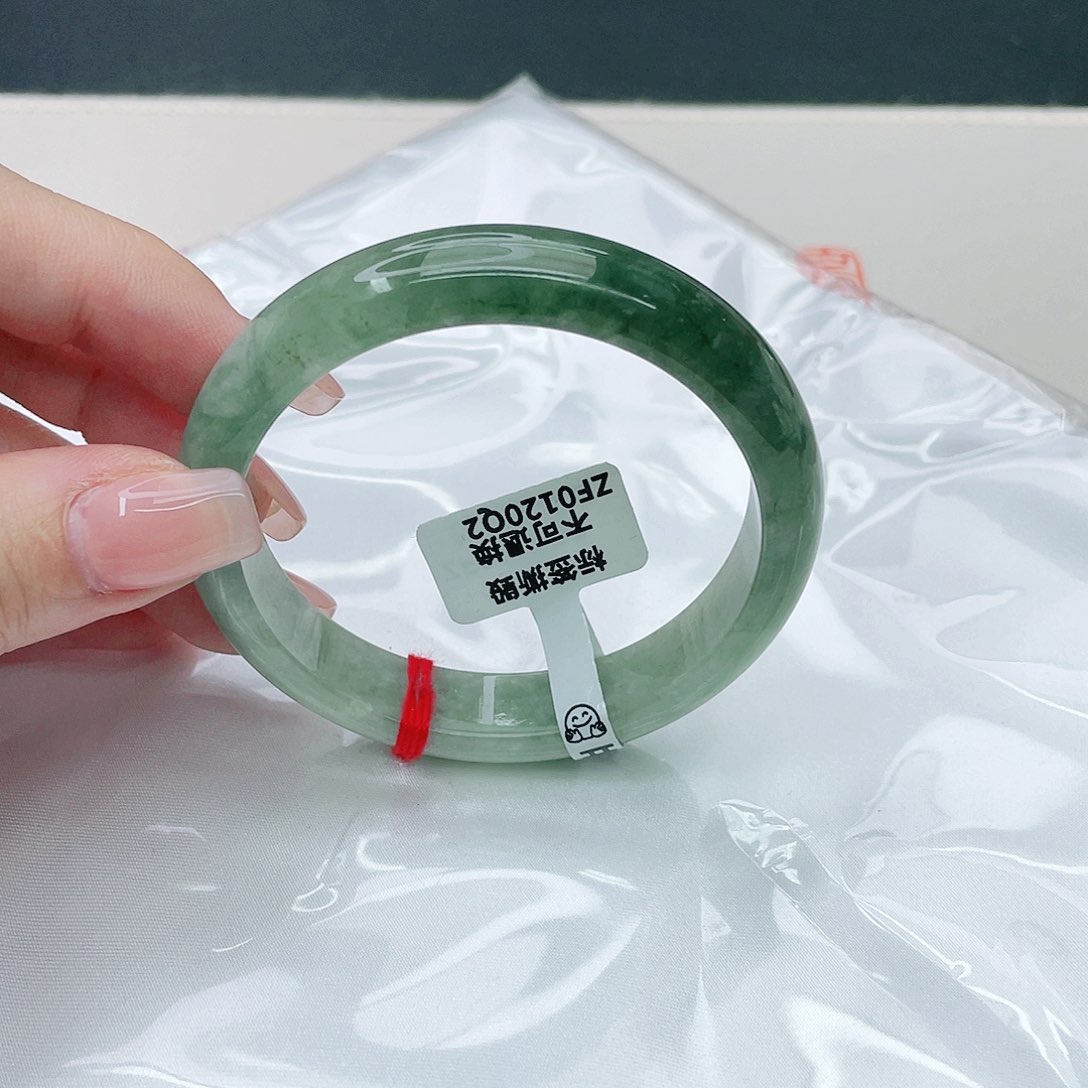 翡翠手镯未镶嵌正56