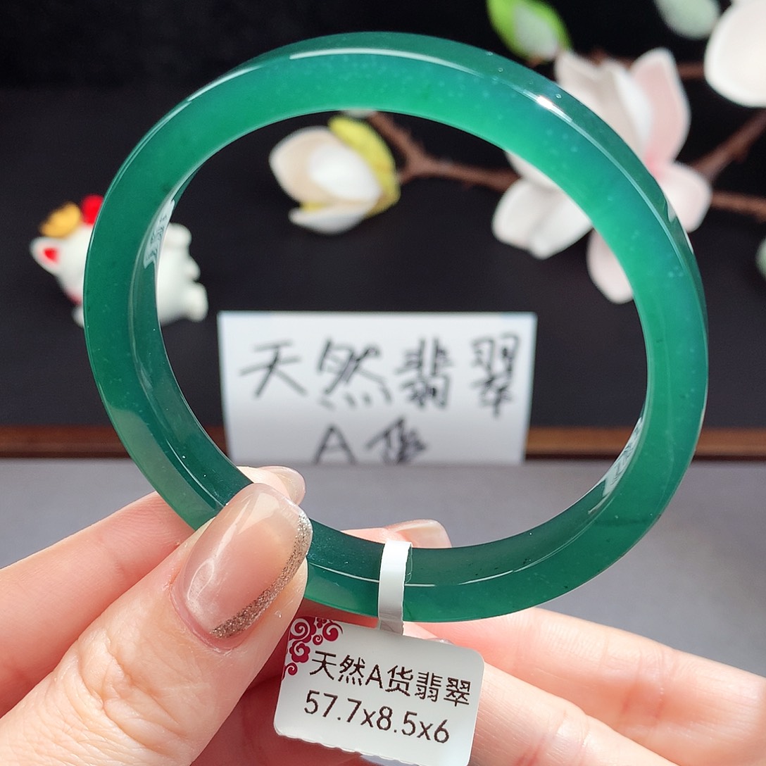 翡翠手镯（圆镯）未镶嵌