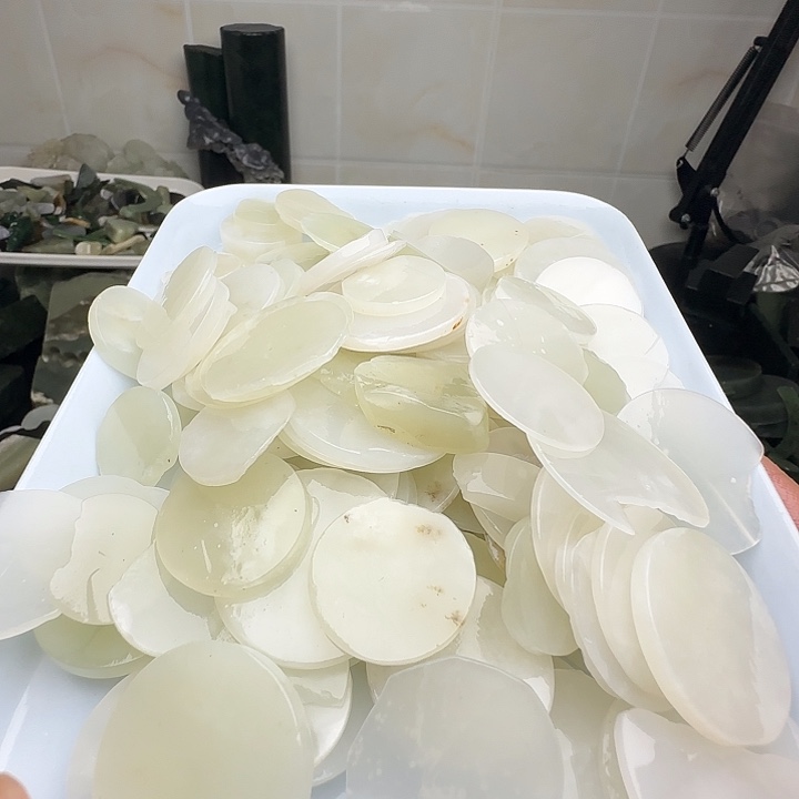 彭****和田玉（糖玉）未镶嵌珠宝半成品