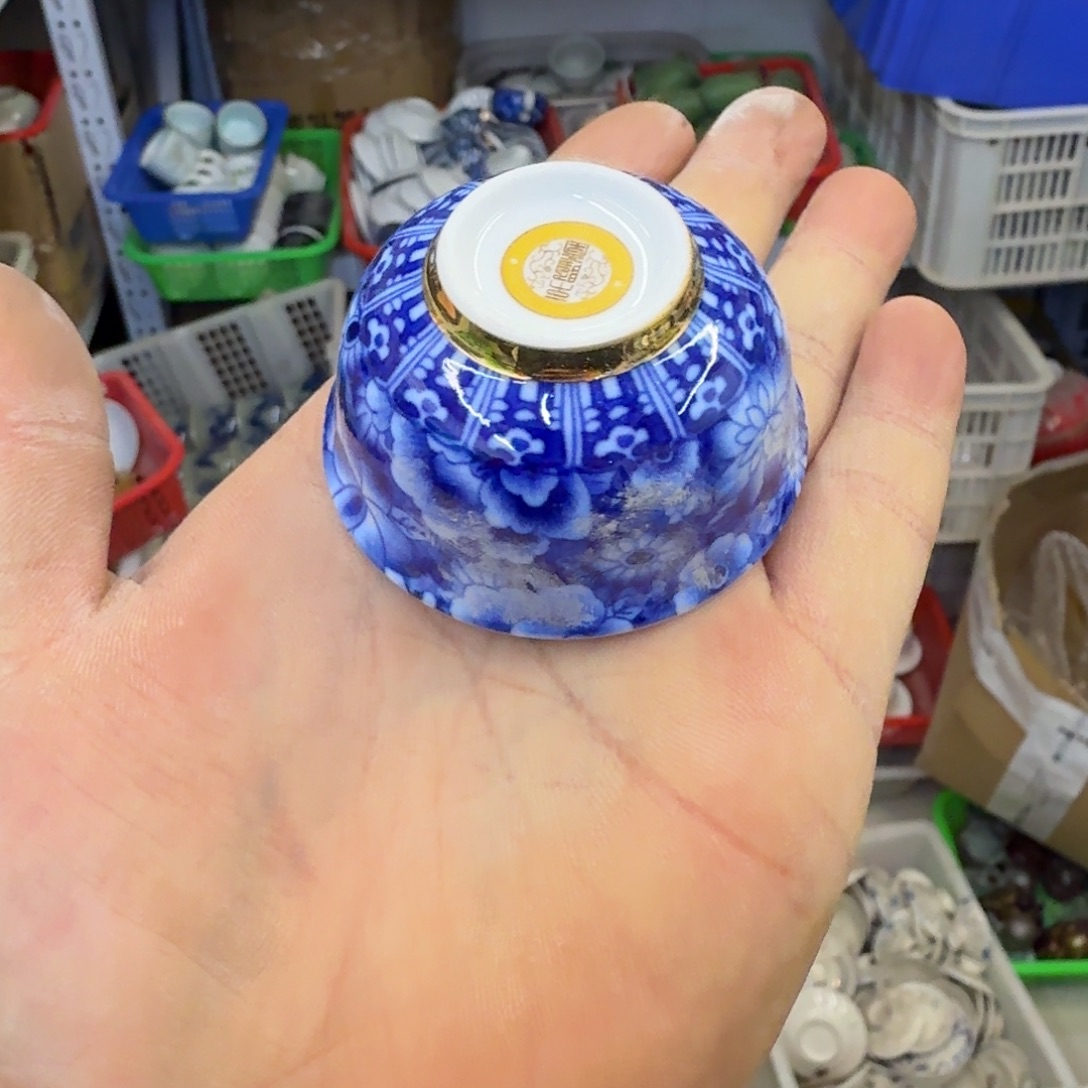 微瑕疵介意勿拍陶瓷器皿H168