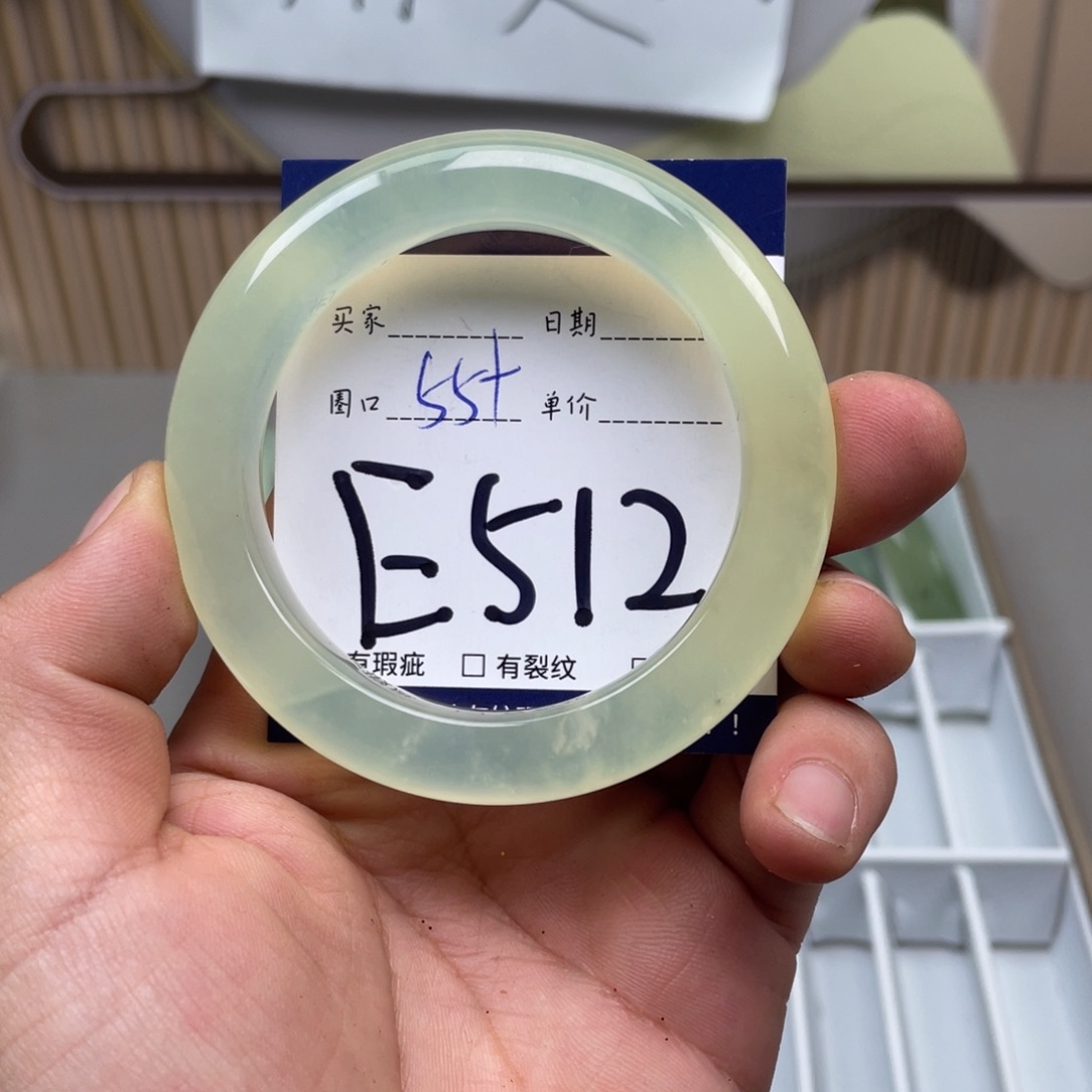 岫玉手镯手镯未镶嵌