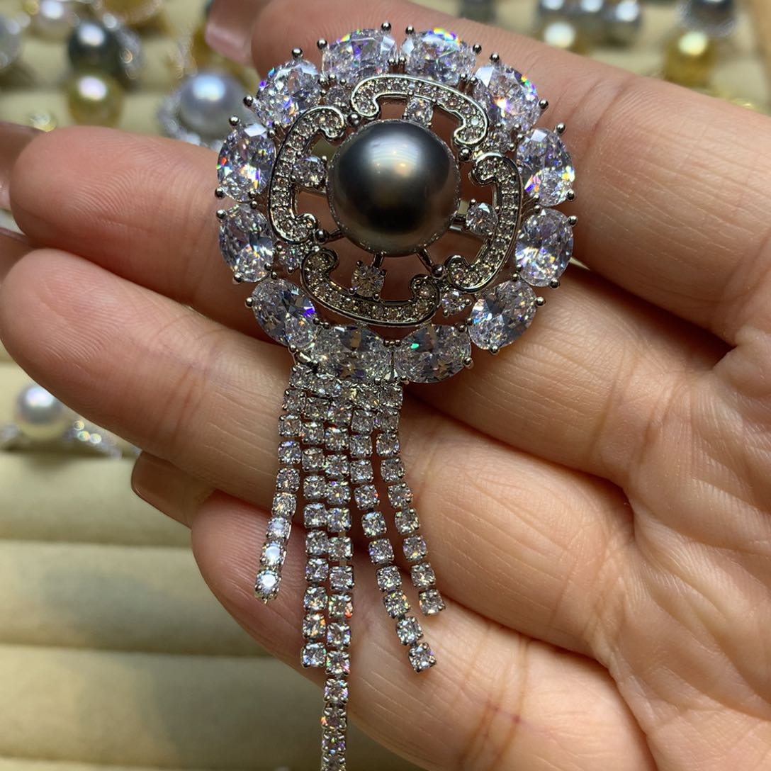 未镶嵌胸饰海水珍珠