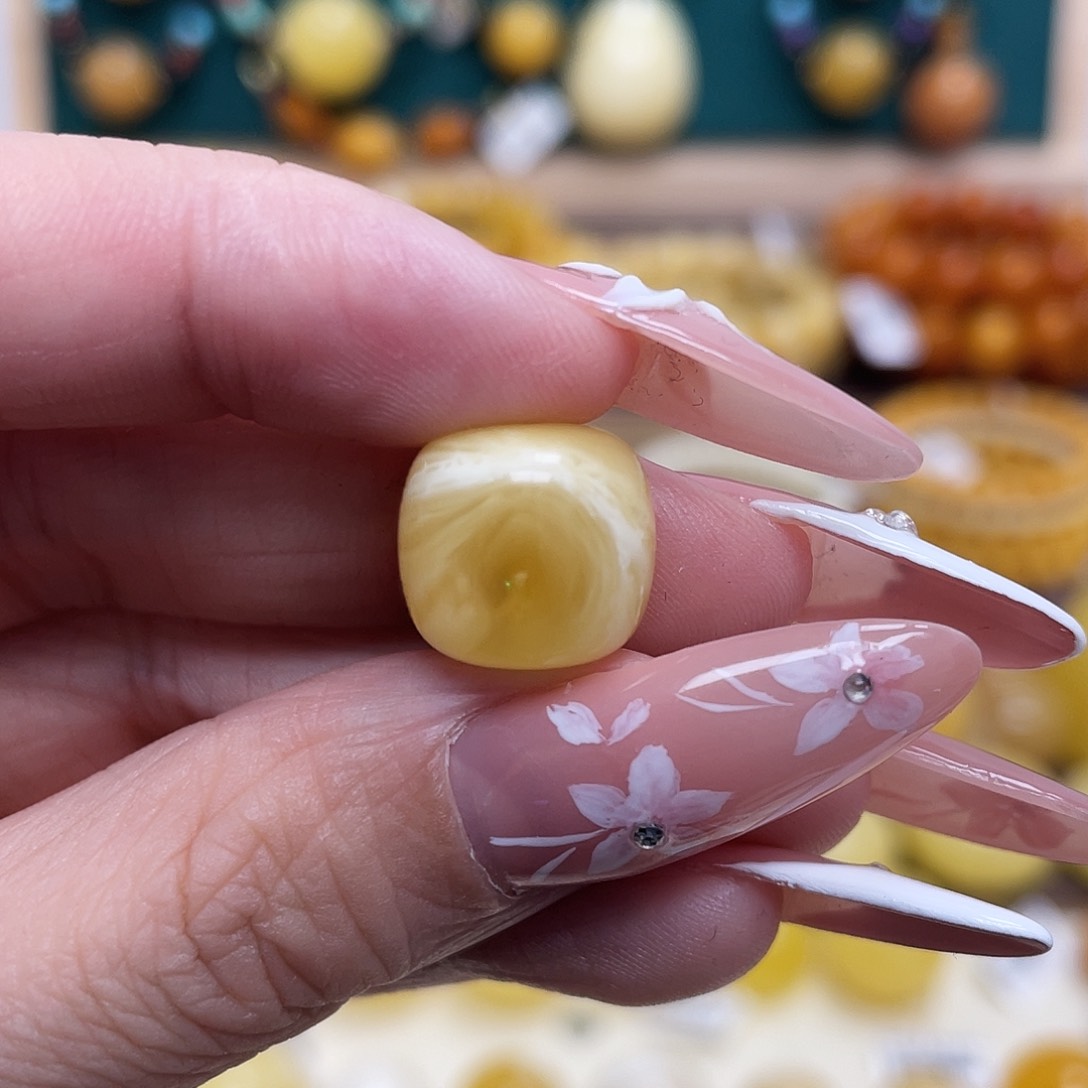 蜜蜡未镶嵌珠宝奇石12.8*11.8mm瑕