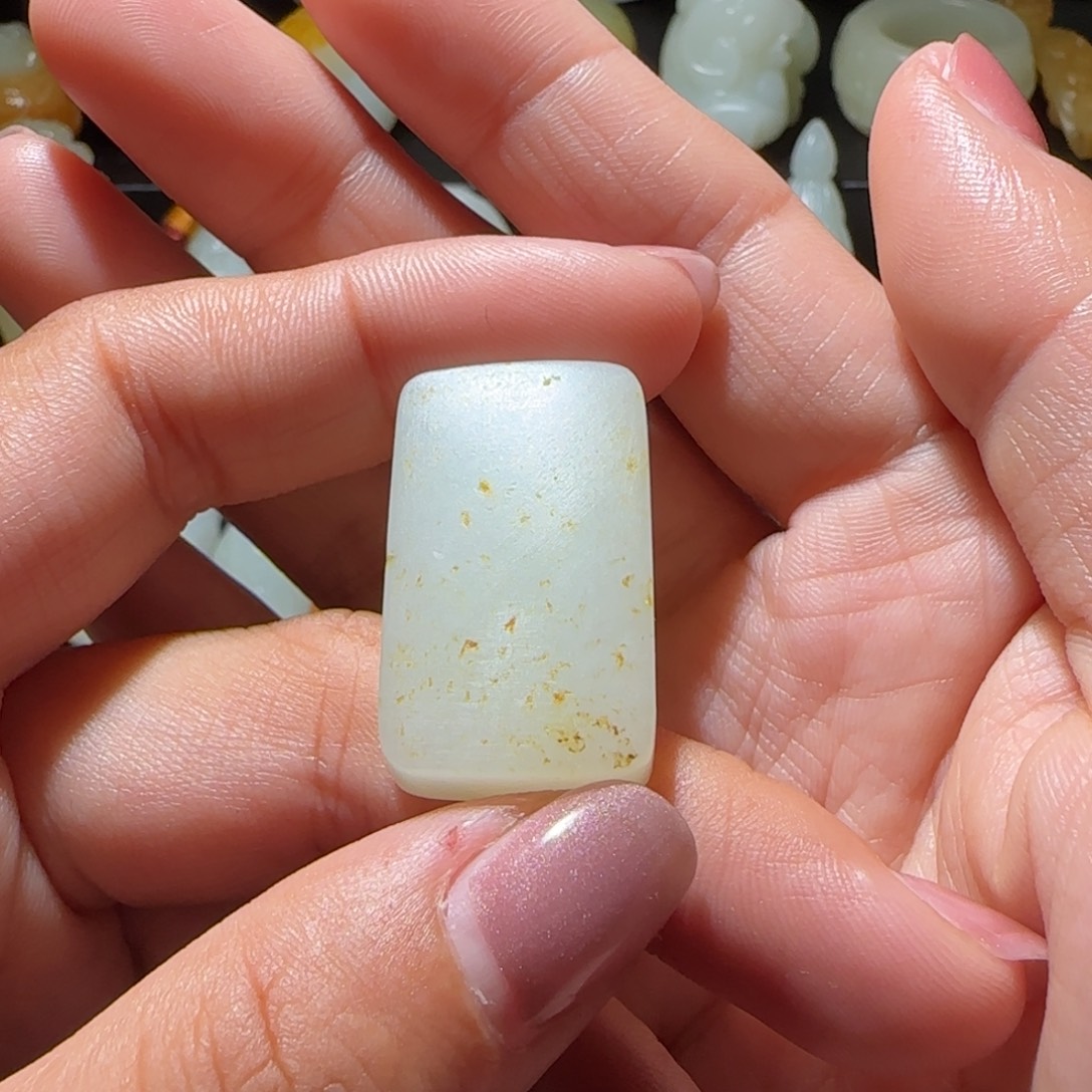 长***车和田玉未镶嵌颈饰