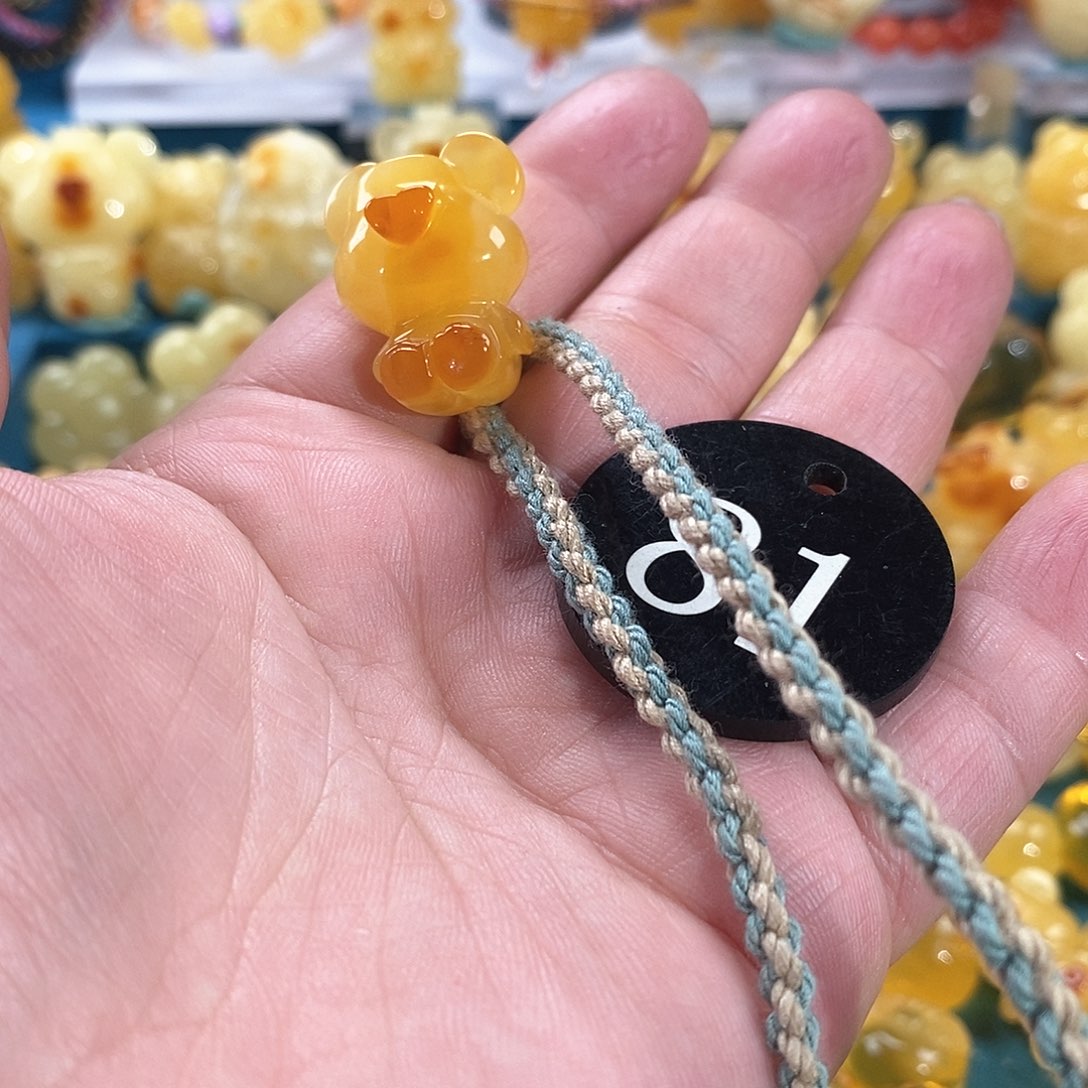 琥珀颈饰未镶嵌糖*虎裸石