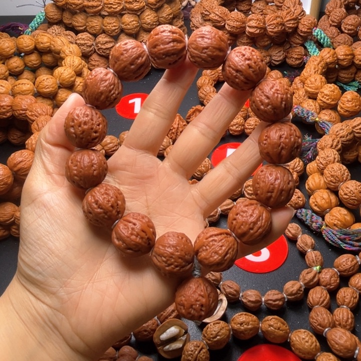 文玩核桃吊坠阿**的绣球