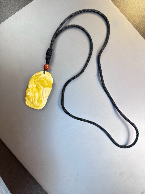 手工精雕蜜蜡挂件时尚百搭