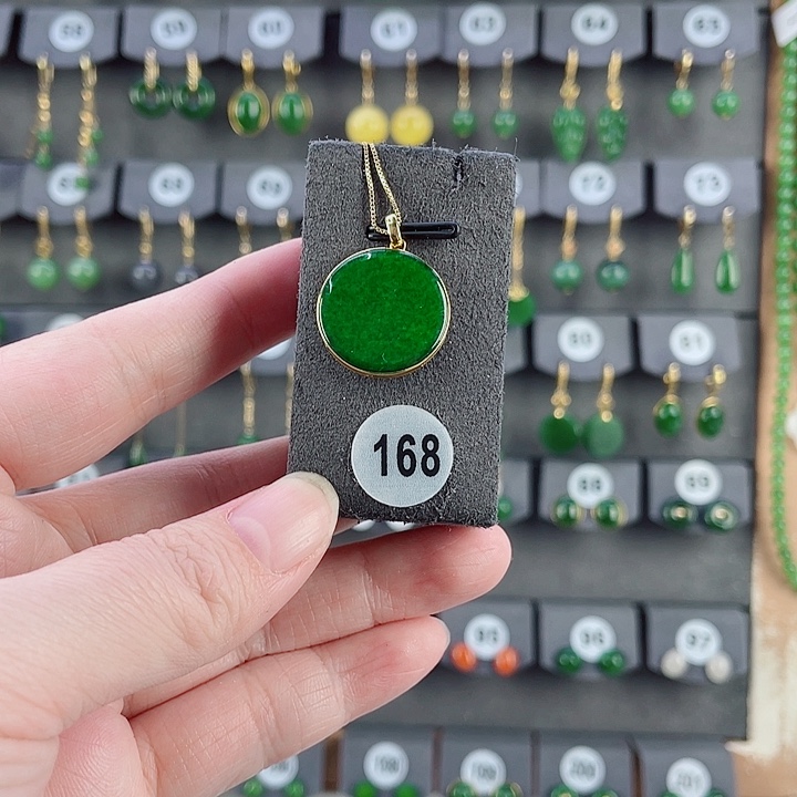 颈饰18K金镶嵌翡翠