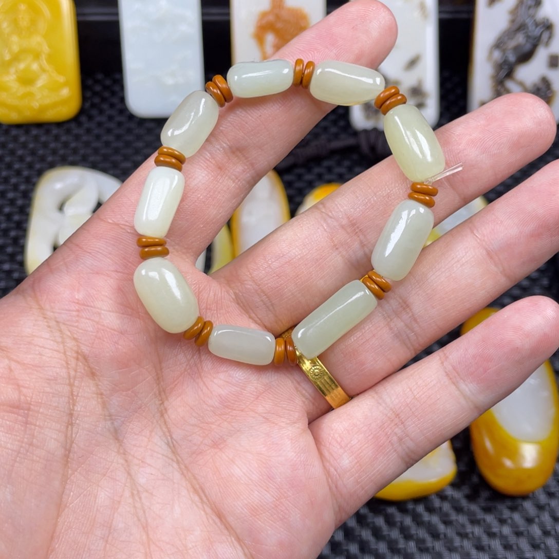 颈饰未镶嵌和田玉