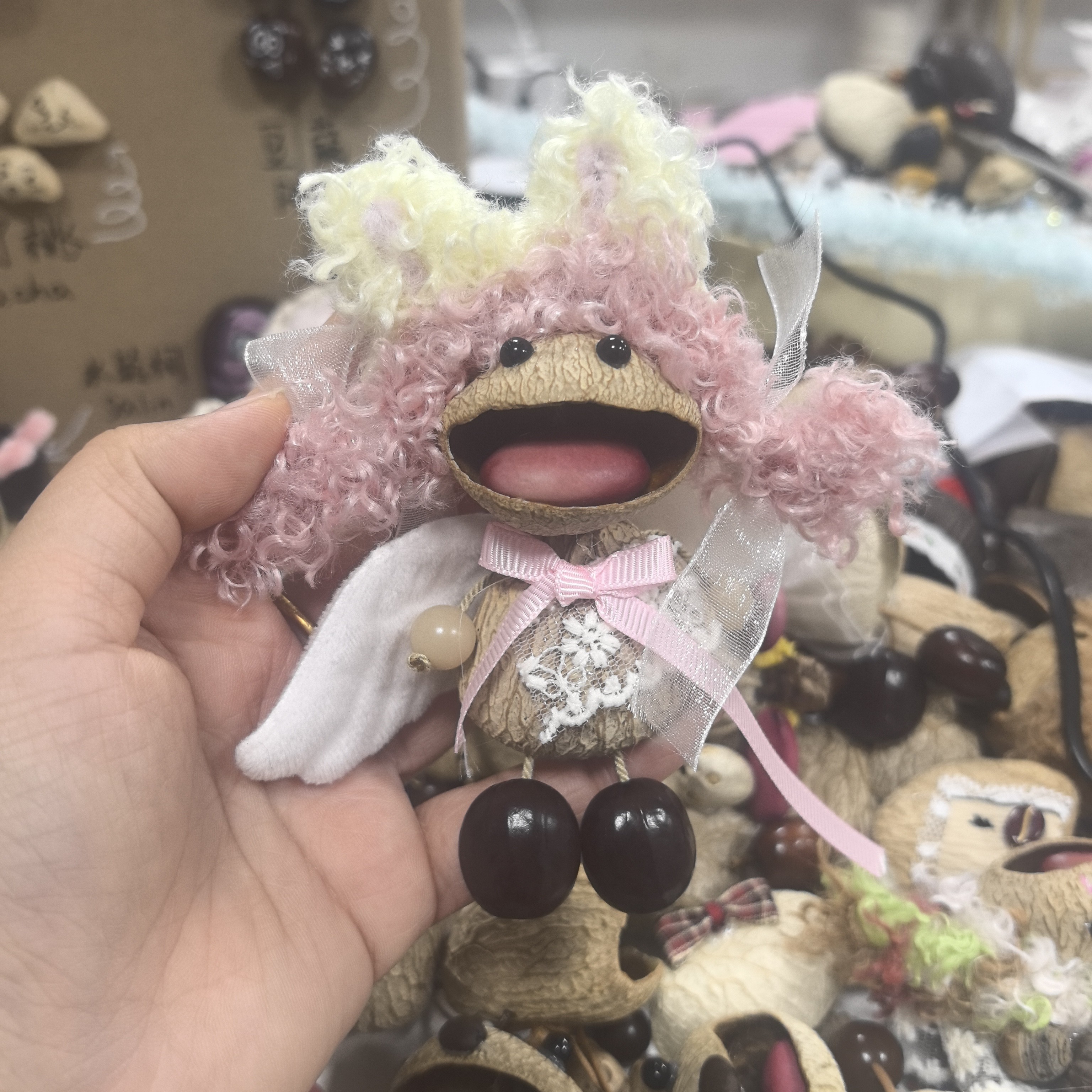 天使粉头发妹妹果壳挂件