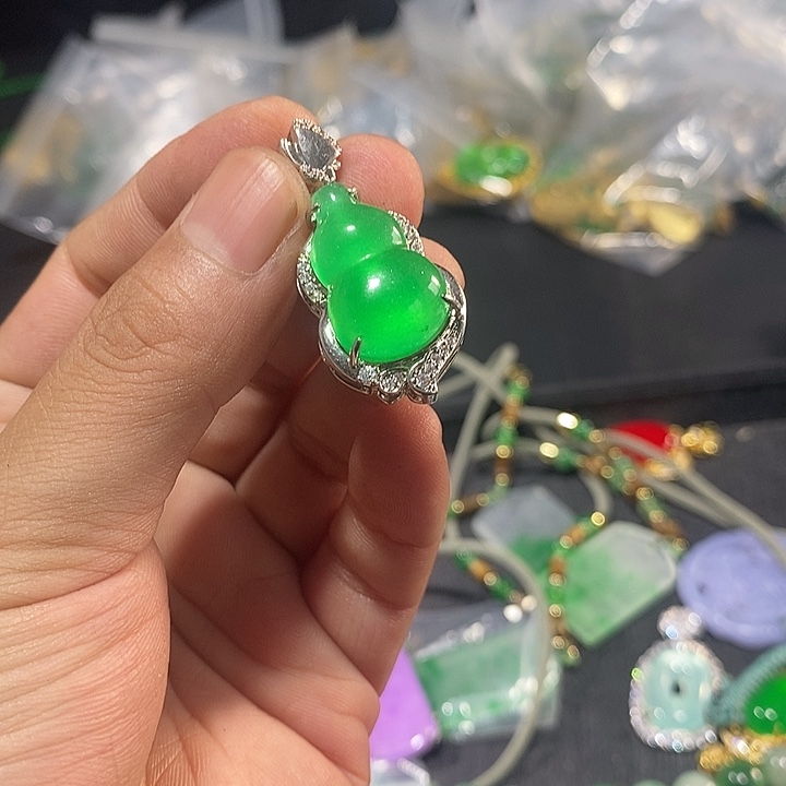 翡翠颈饰未镶嵌价格