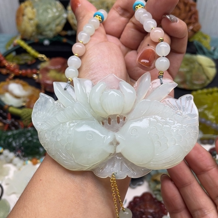 蛇纹石玉未镶嵌颈饰