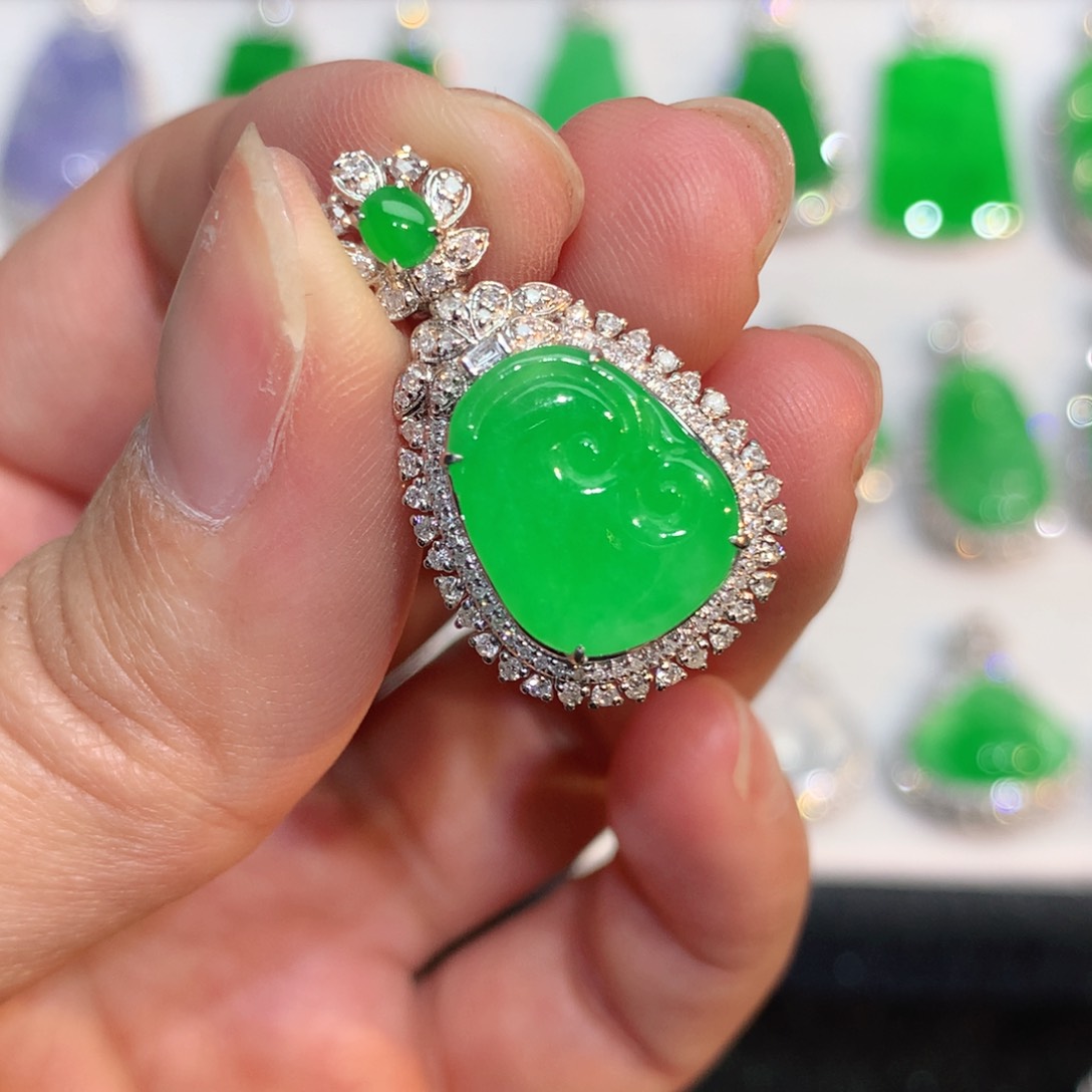 翡翠颈饰18K金镶嵌翡翠