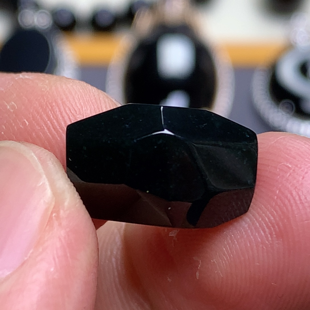 颈饰未镶嵌翡翠墨翠珠子