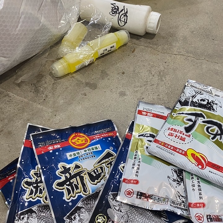 新四季加池上饵料过期7包，