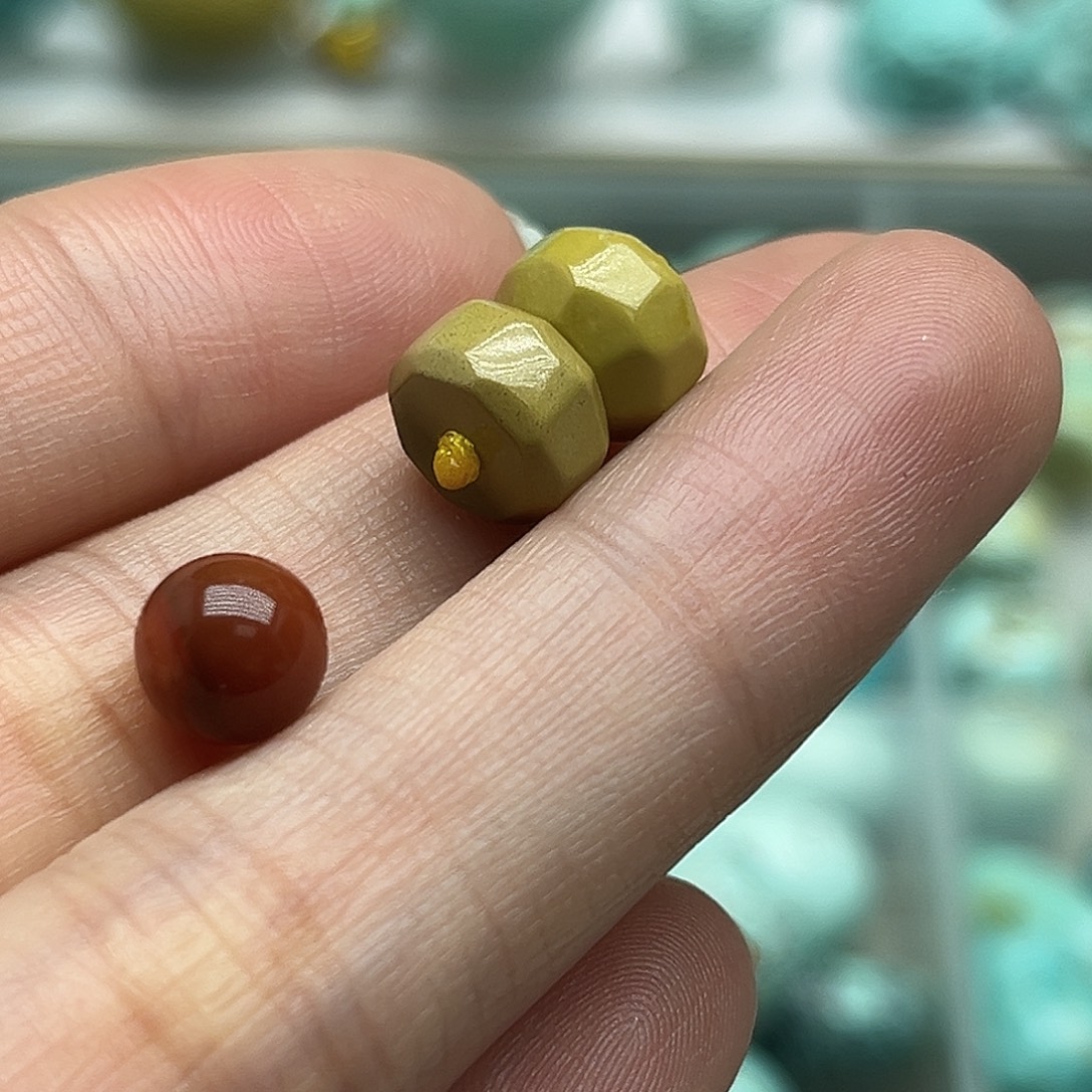 南红玛瑙未镶嵌珠宝奇石