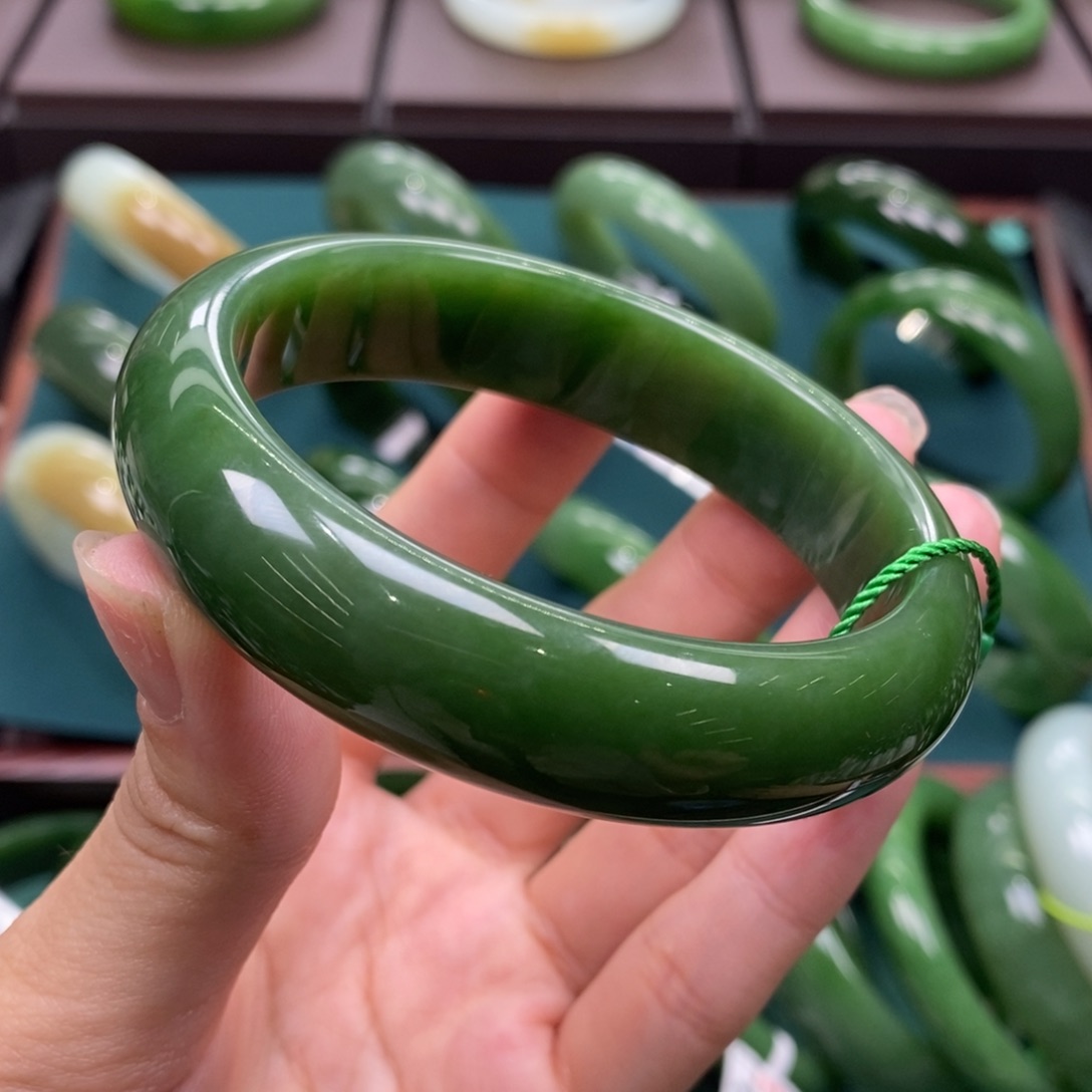 和田玉（碧玉）未镶嵌手镯60+