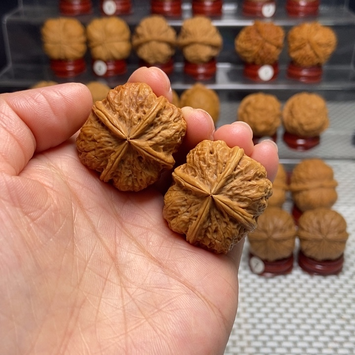 文玩核桃把件11小磐石四棱