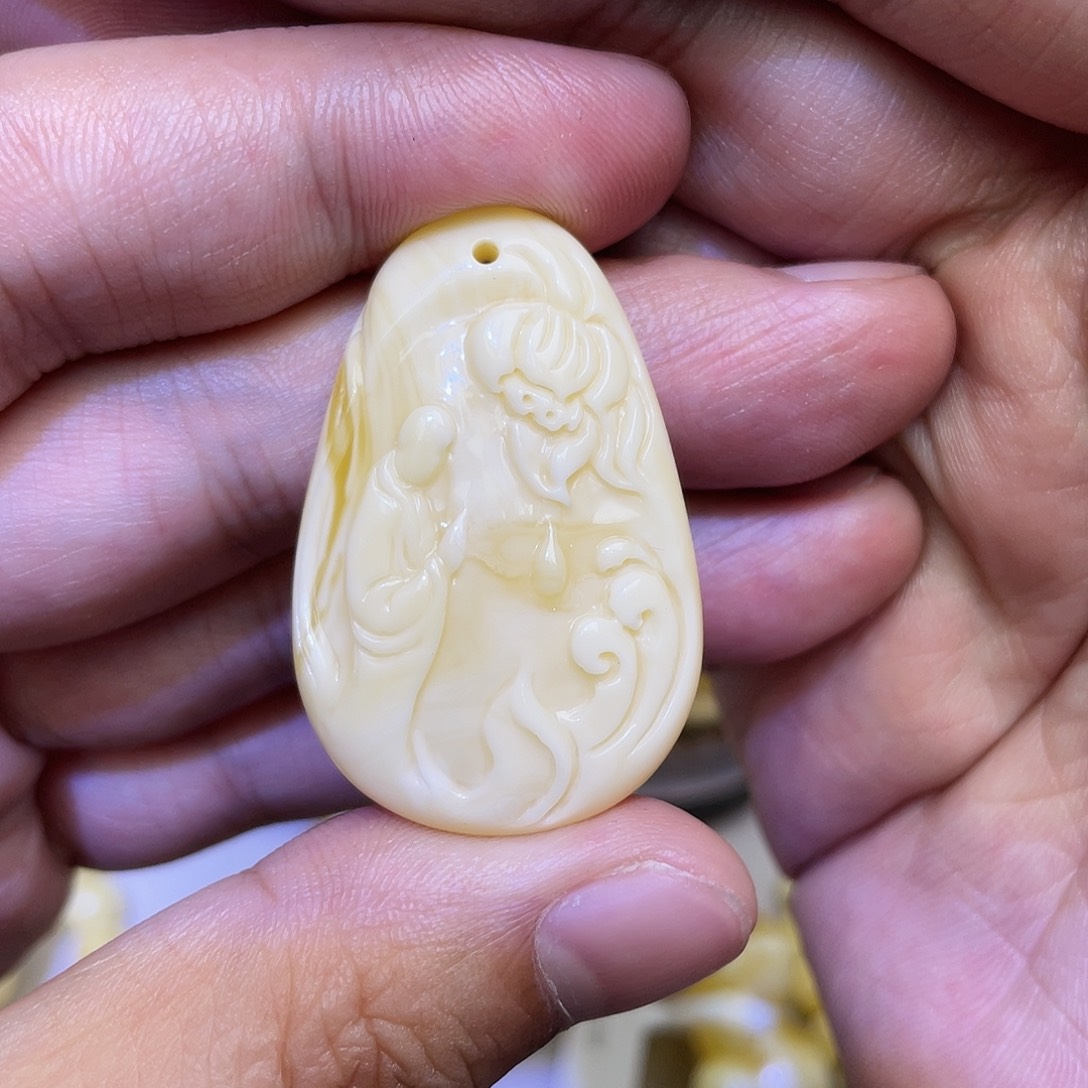 蜜蜡吊坠(赠链)未镶嵌瓷白