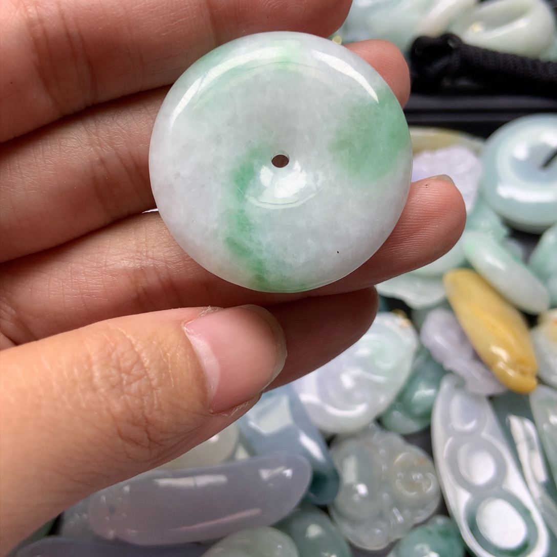 翡翠颈饰未镶嵌天然翡翠