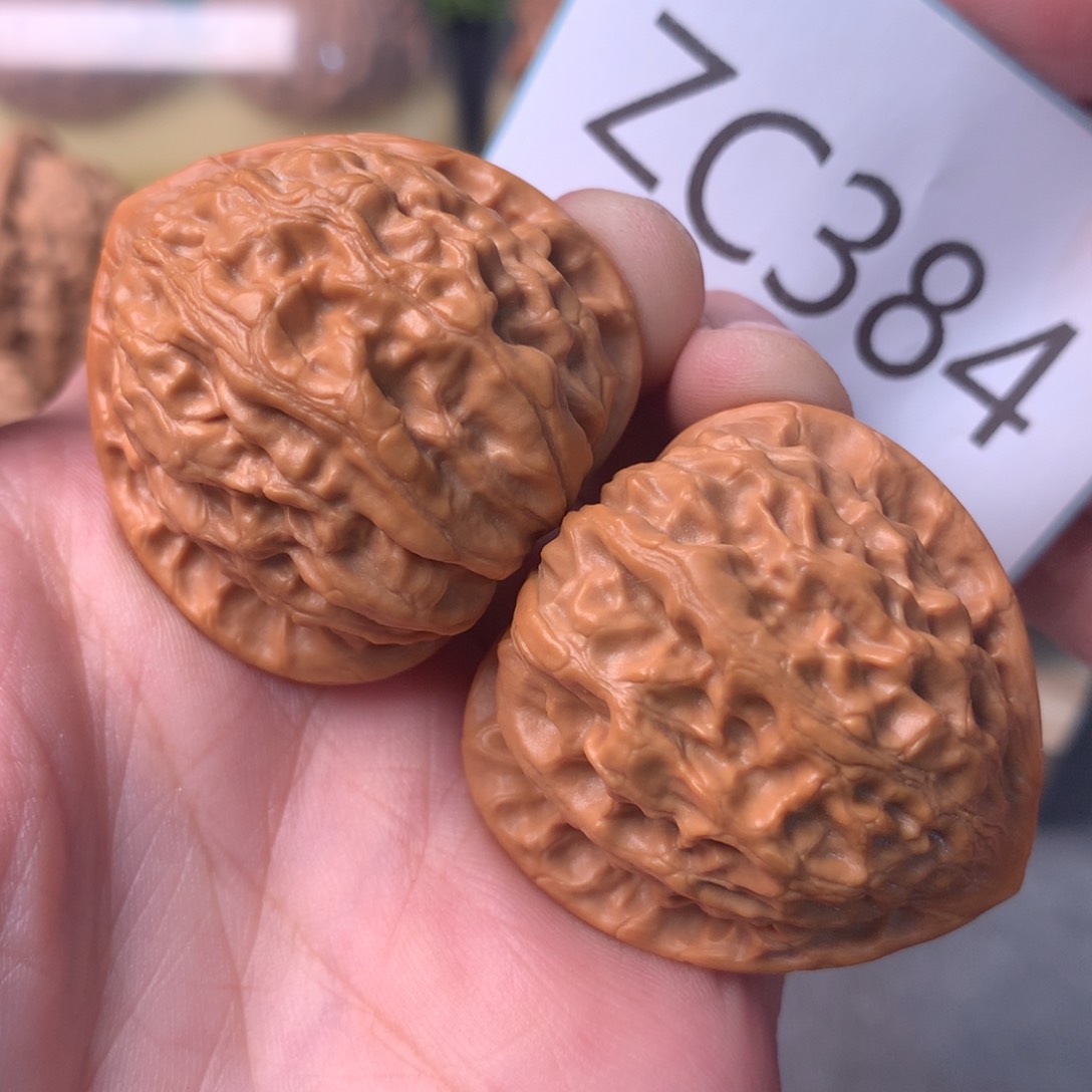 文玩核桃把件毕业金牛38