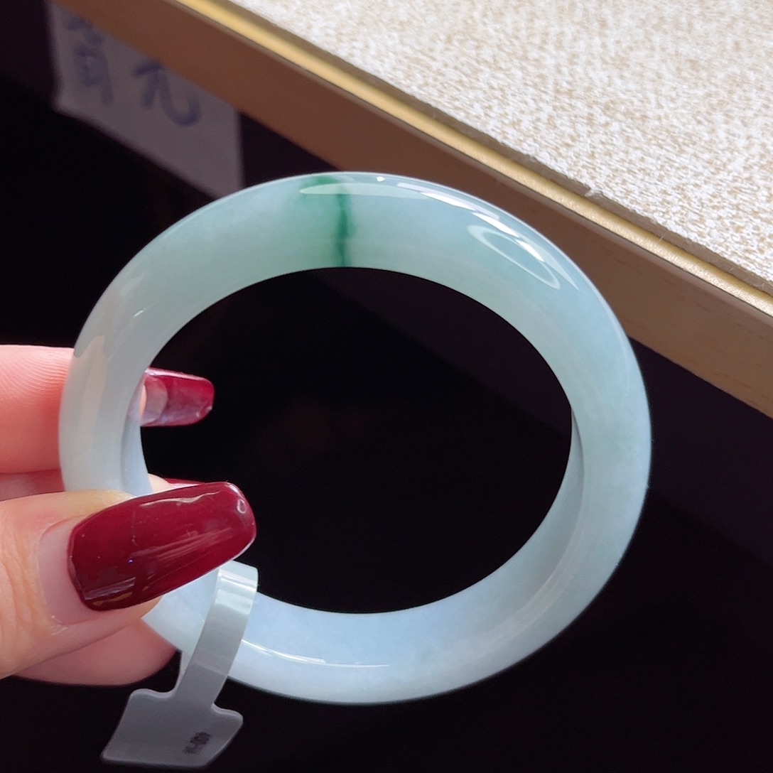 翡翠手镯未镶嵌手镯