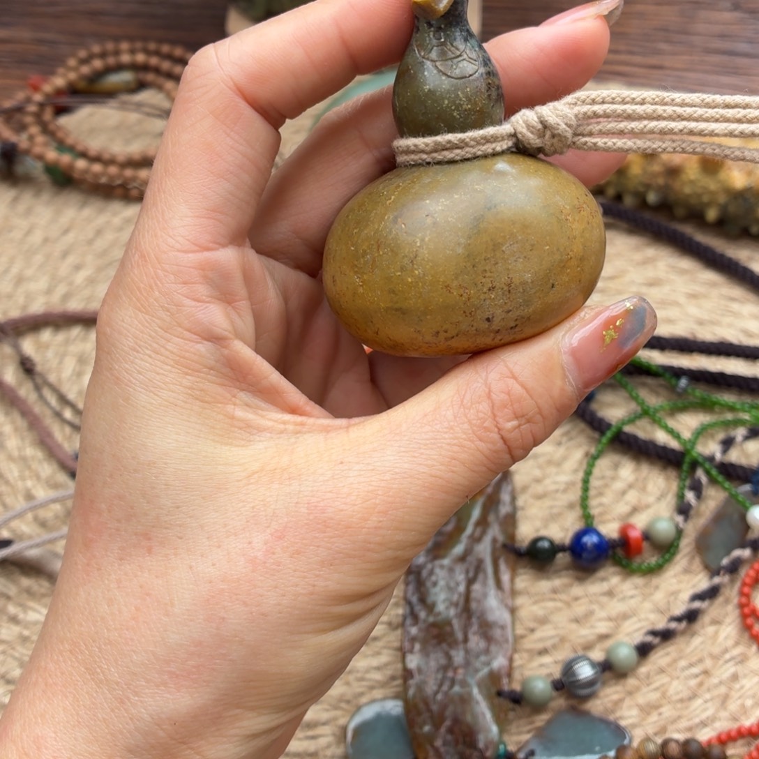 我***子岫岩河磨玉（透闪石质玉）未镶嵌颈饰