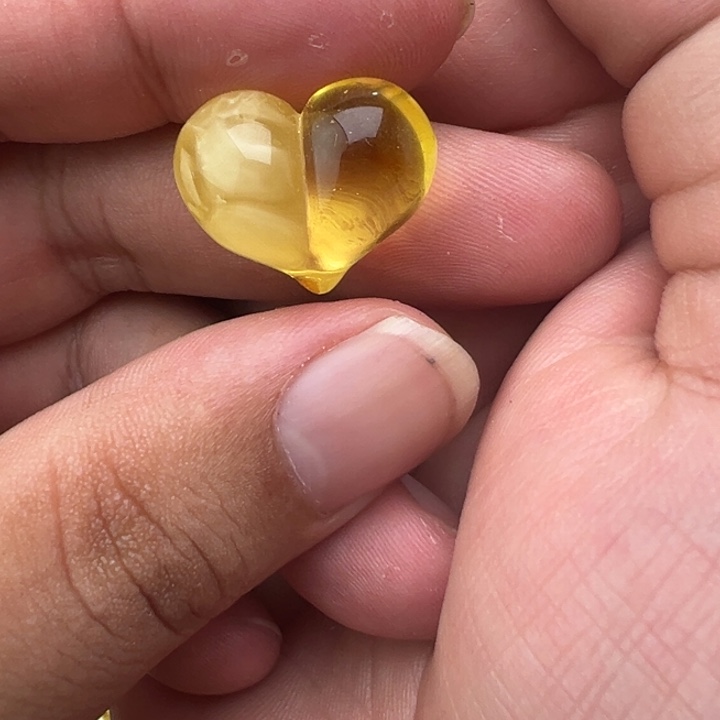 未镶嵌琥珀珠宝奇石2.46克屁桃