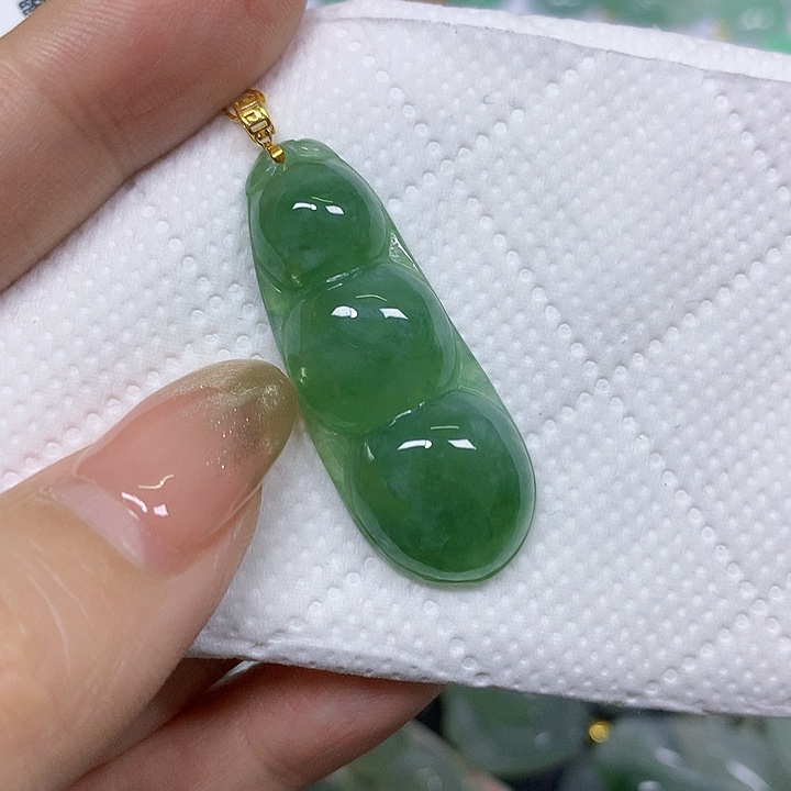 翡翠未镶嵌颈饰挂件