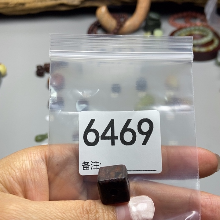 须***物蛇纹石玉未镶嵌项链