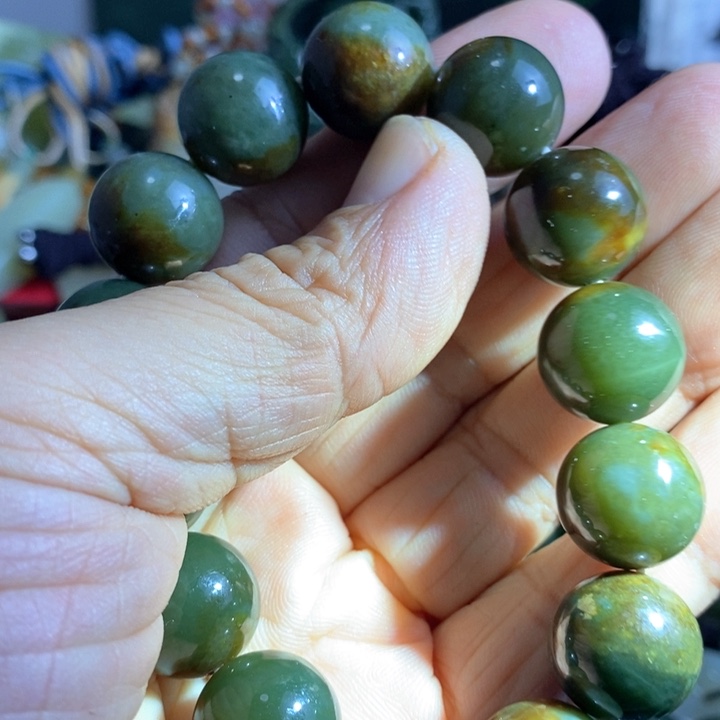 和田玉（糖玉）未镶嵌珠宝奇石