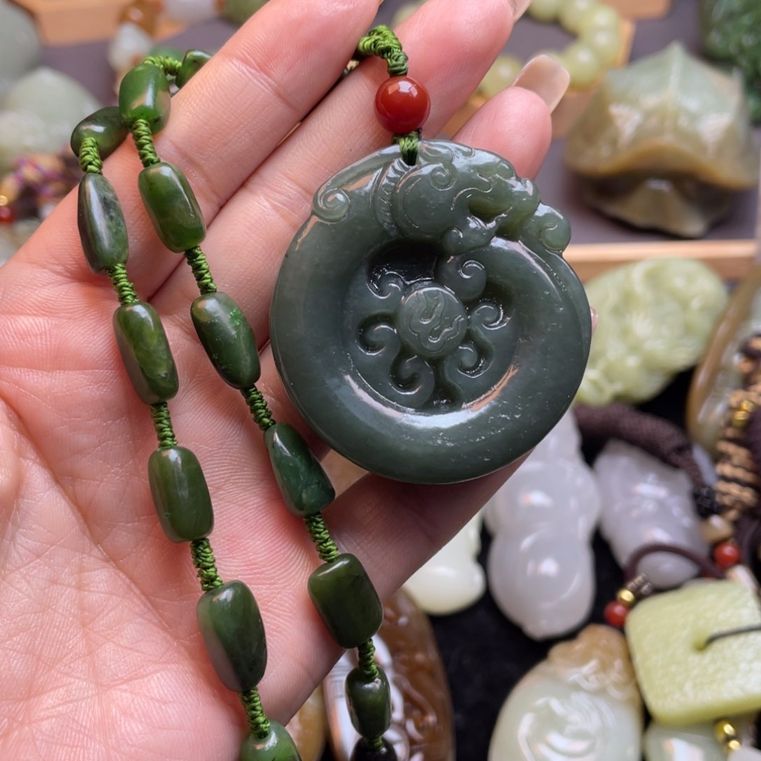 和田玉颈饰未镶嵌