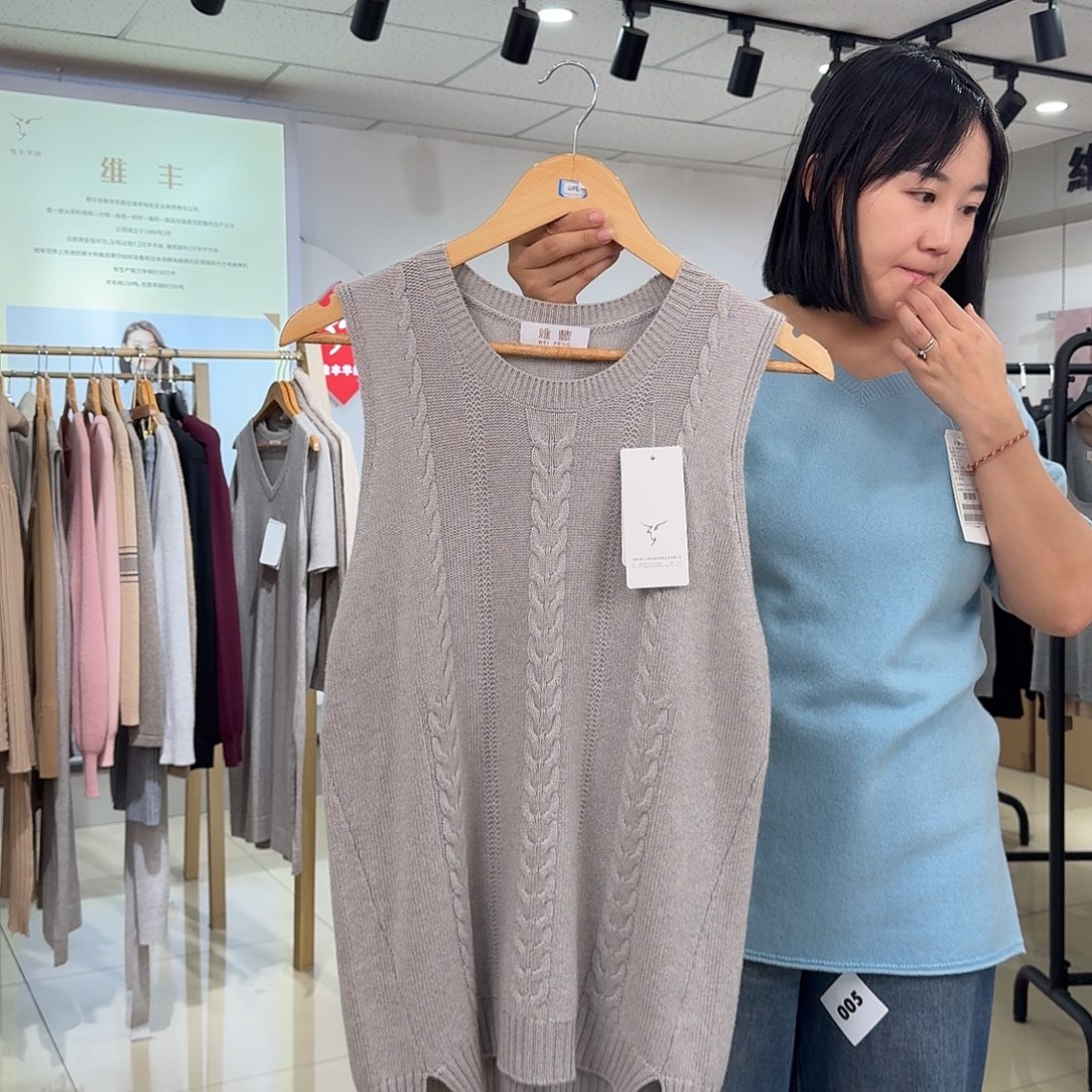 纯羊绒套衫背心L码120斤内026