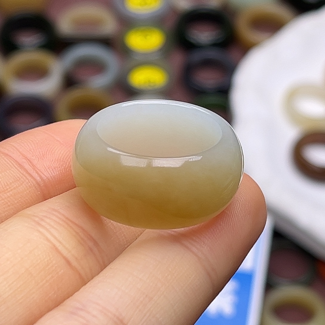 艺***臻和田玉未镶嵌戒指