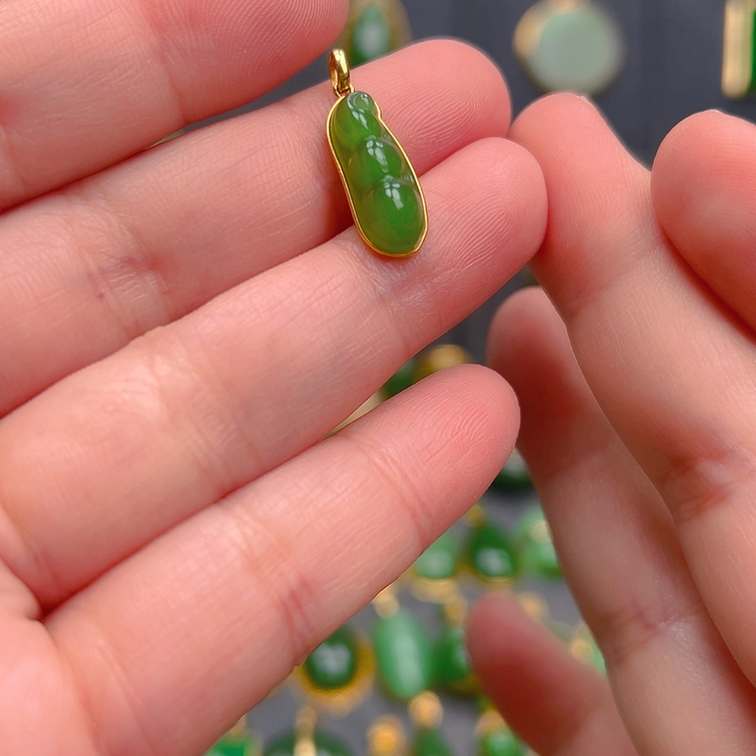 和田玉（碧玉）18K金镶嵌吊坠(不含链)