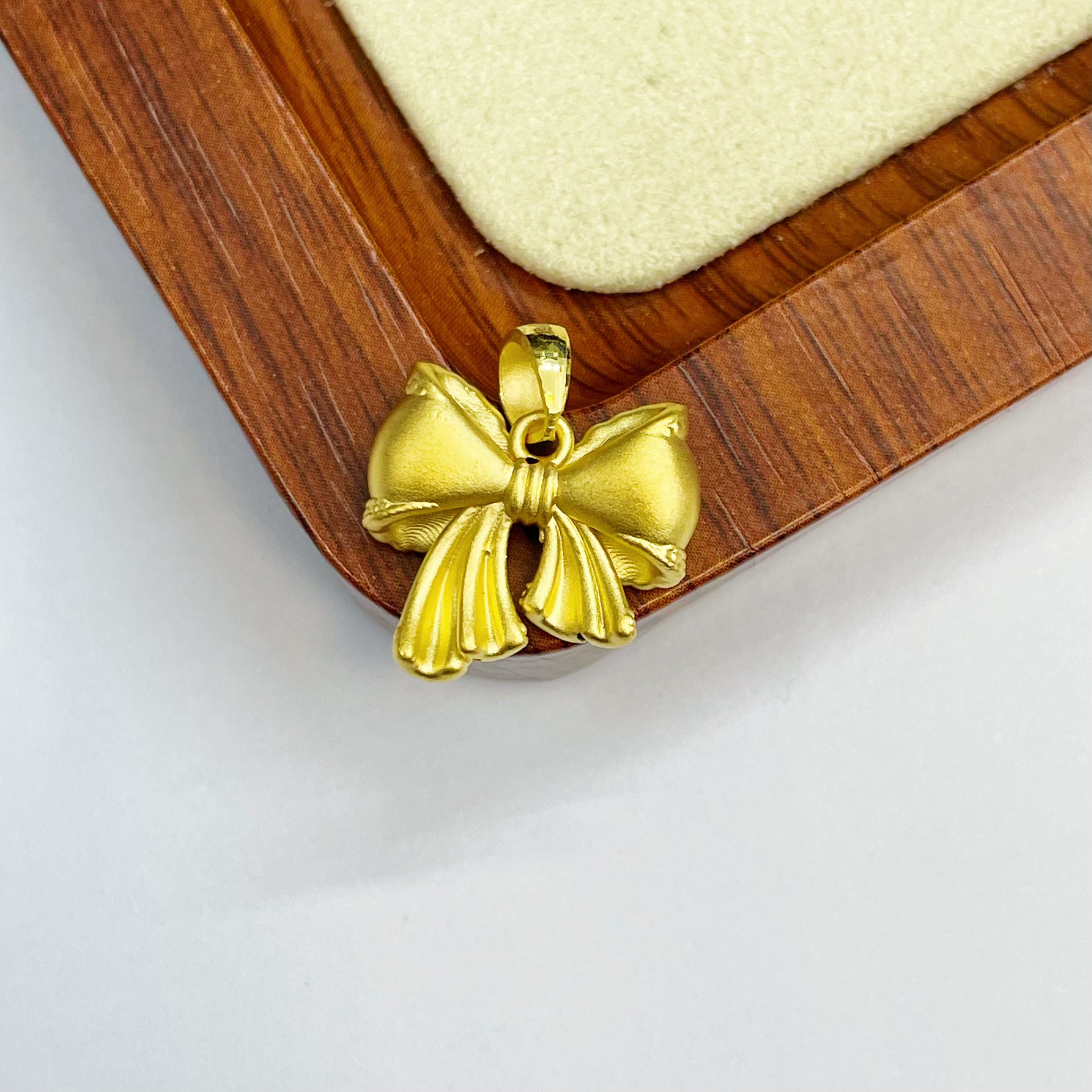 辉通黄金足金999蝴蝶结吊坠DP2509-01740