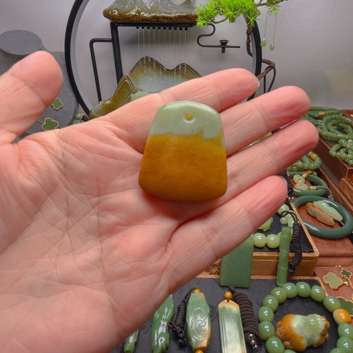 岫岩河磨玉（透闪石质玉）吊坠未镶嵌