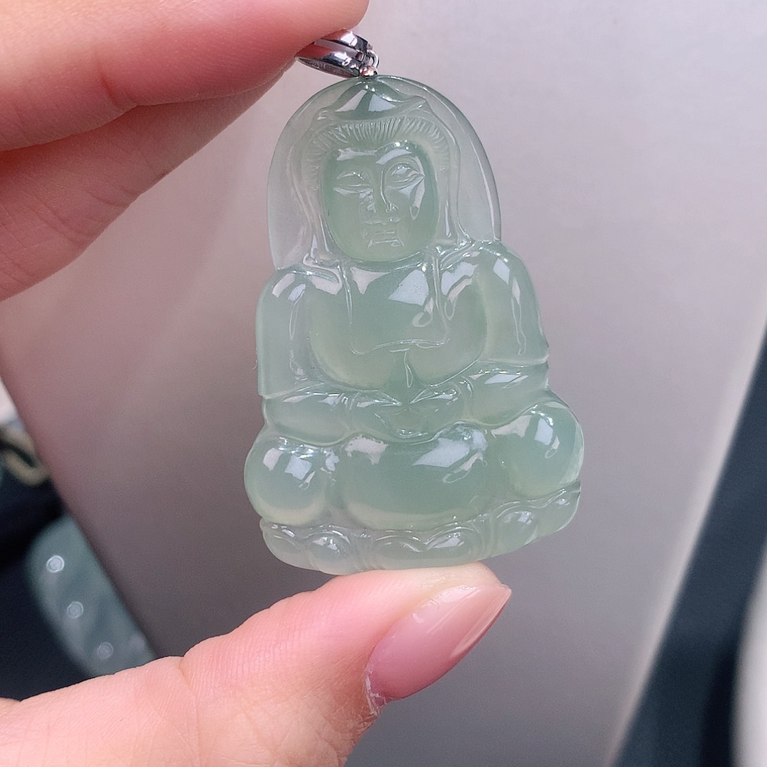 颈饰18K金镶嵌翡翠正冰晴绿观音