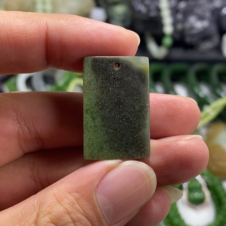 和田玉未镶嵌车挂