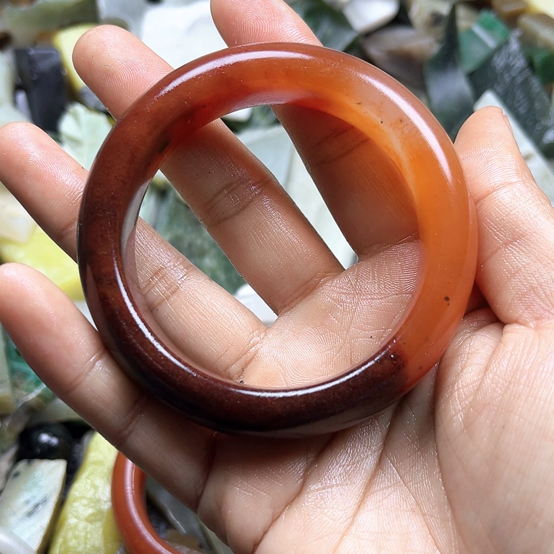 未镶嵌石英质玉（黄龙玉）颈饰59