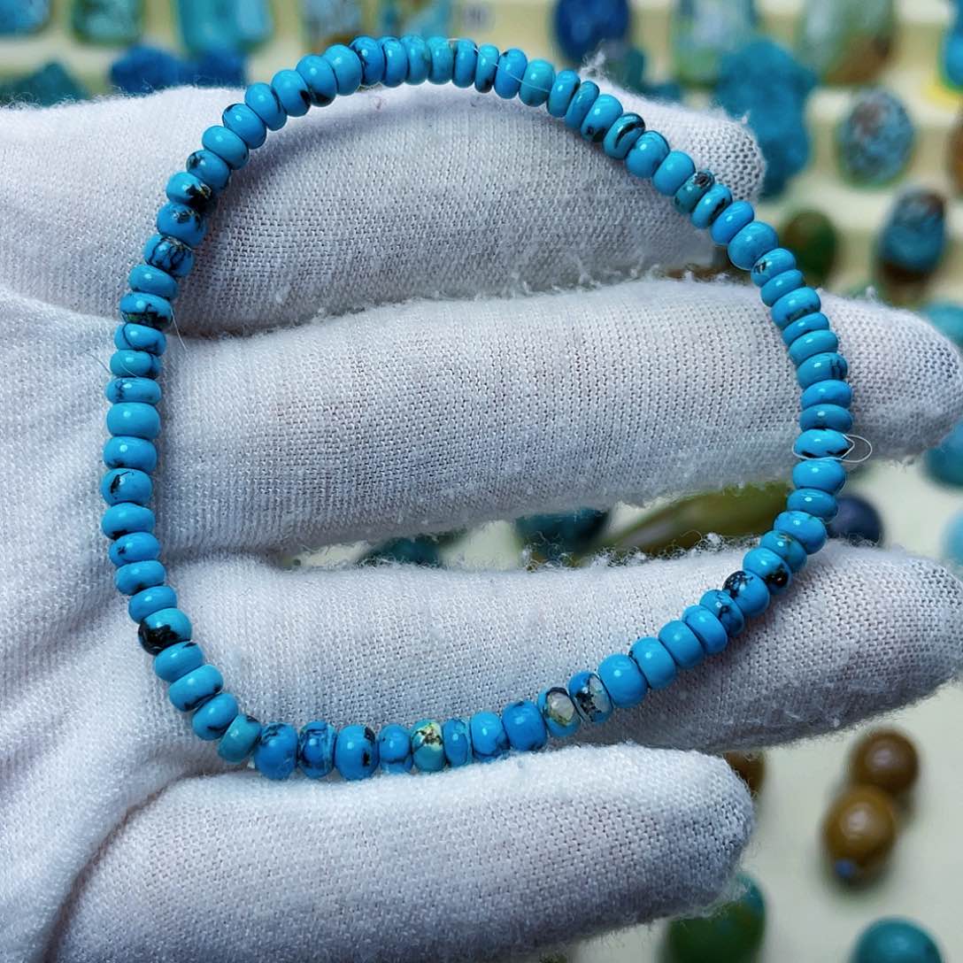 绿松石颈饰未镶嵌