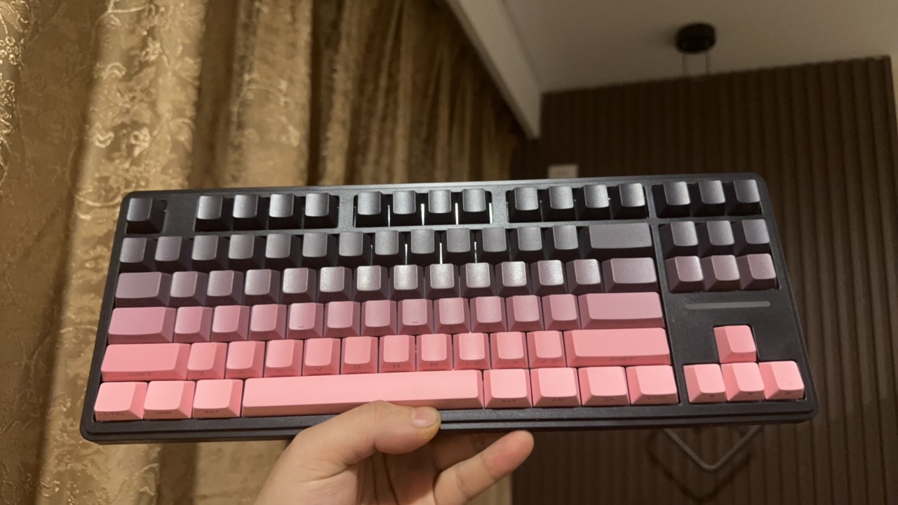 AUSDOM 有线黑粉87键机械键盘紫玉轴侧刻键帽