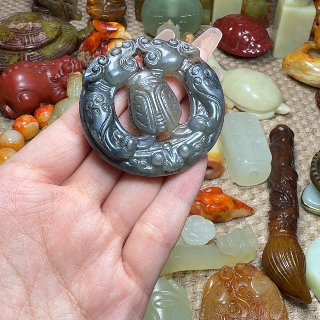 蛇纹石玉未镶嵌颈饰