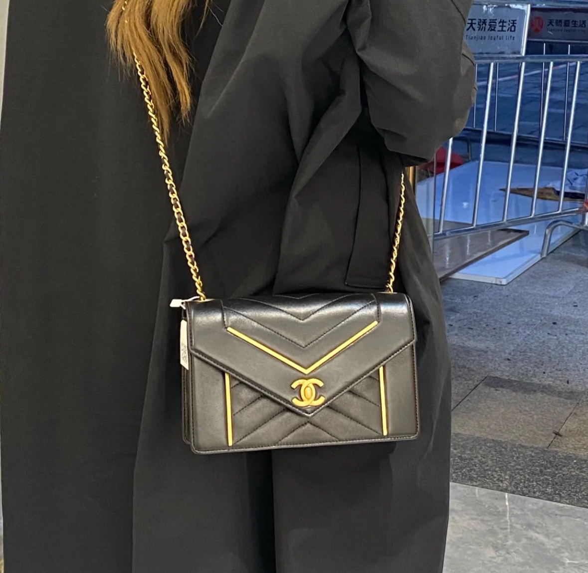 95新 Chanel/香奈儿 泡泡专属/香奈儿黑金小邮差包/98新包展