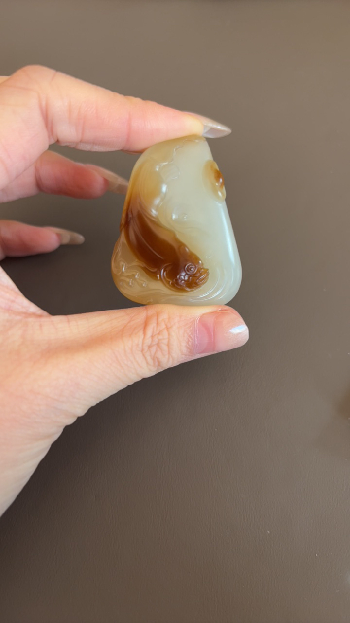 和田玉且末料金山矿年年有余